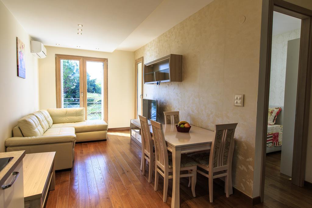 De Lux Apartments Petrovac Exterior photo